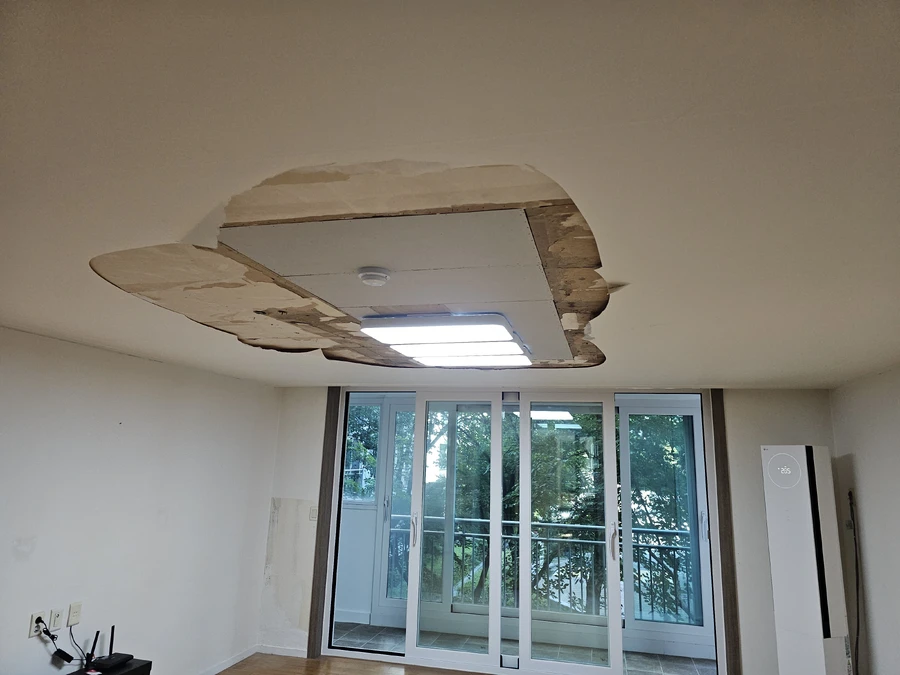 거실 입구 아치 가벽 시공 전