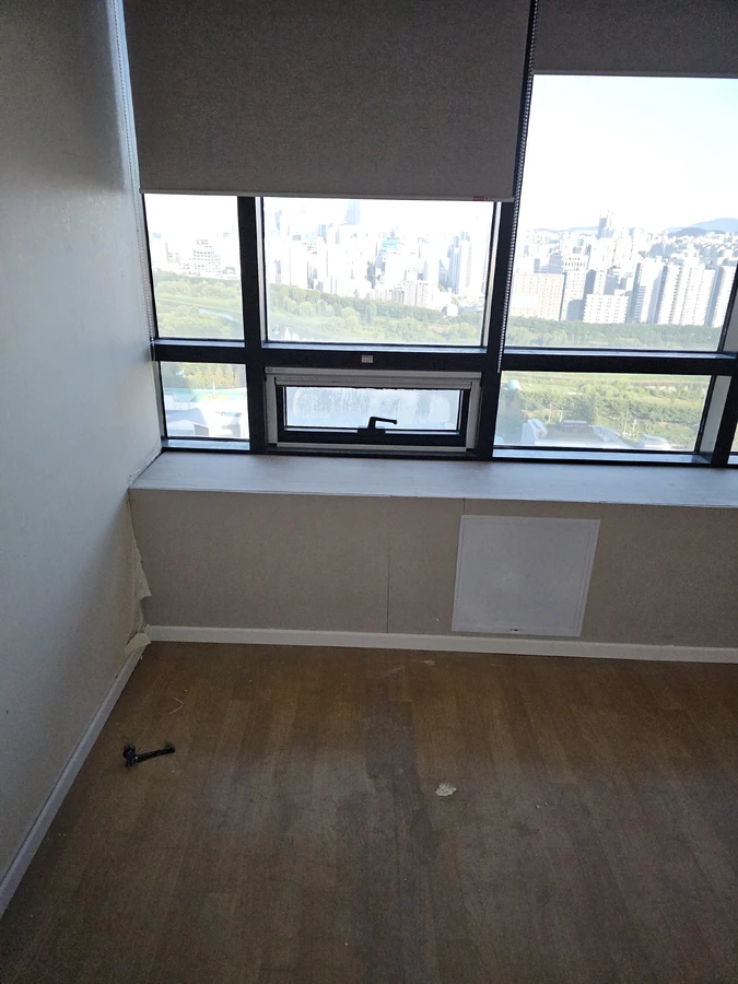 거실 입구 아치 가벽 시공 후