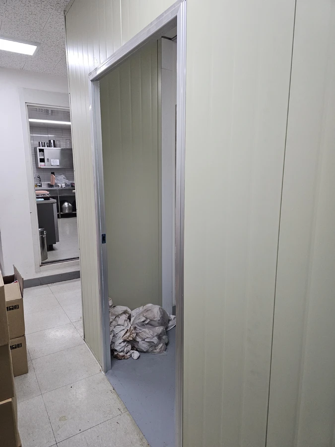 창고 미닫이 패널 가벽