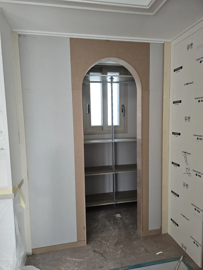 아치형 가벽설치 이미지